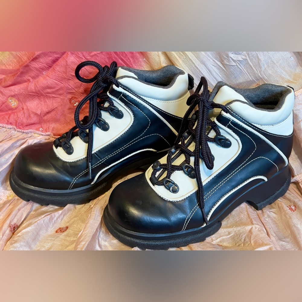 Sporto sized 7 hiking boots